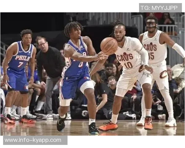 洛瑞回忆与马克西的对话期待季后赛的信心与责任感